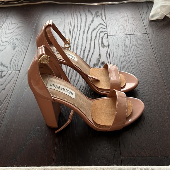 Steve amassed Women’s Heels - Picture 4 of 4